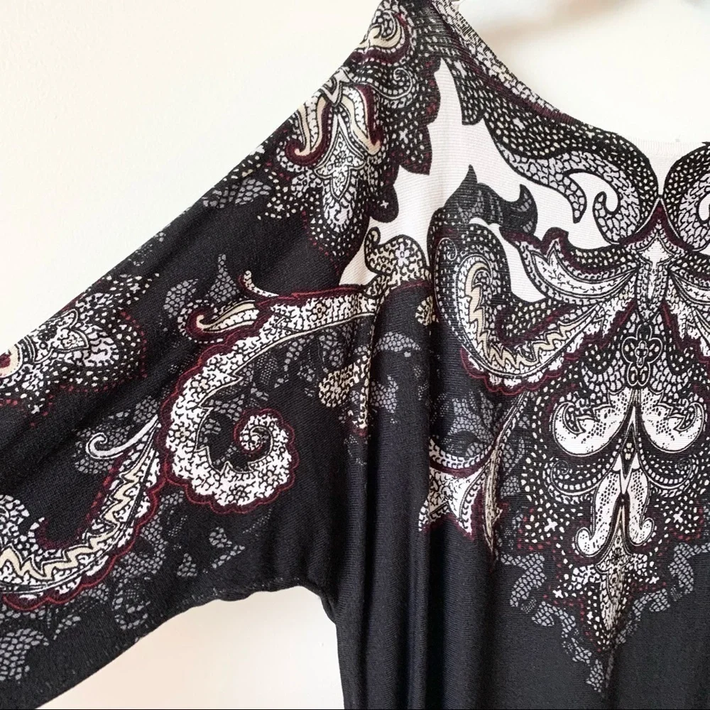 LAST CHANCE 𝅺WHITE HOUSE BLACK MARKET Lightweight Scroll Design Sweater Small - Picture 2 of 7